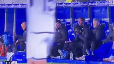 Alavés coach reaction after Real Madrid scoring 92nd minute with 1 man less on the field!