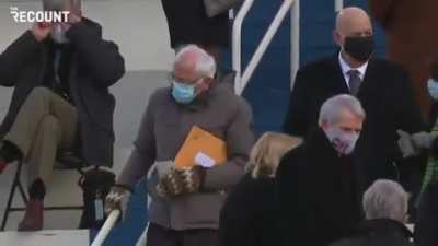 Bernie arrives at inauguration of the 46th President