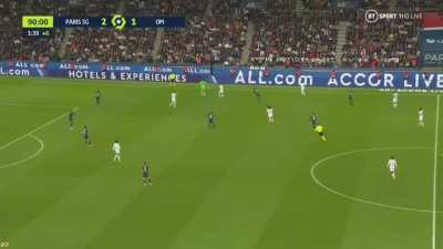 Donnarumma with bizzare pass and time wasting against Marseille.
