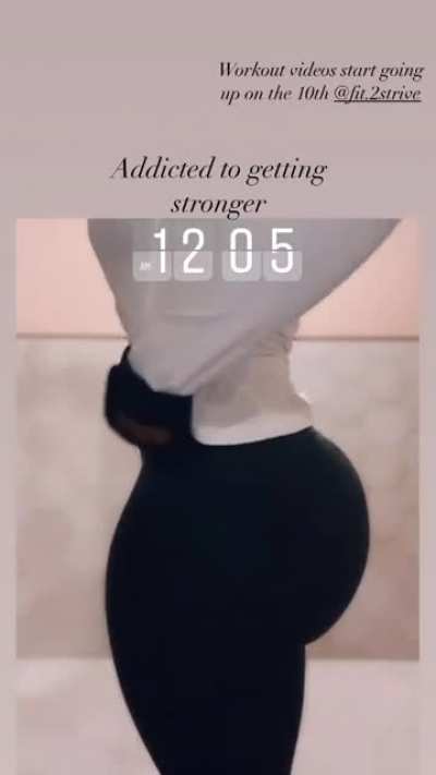 😲 she back at it