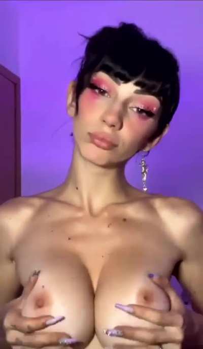 @luan<wbr>inhaa<wbr>_lulu exibindo os peitos mais suculentos que você verá hoje , vem pro telegram se maravilhar com ela.
