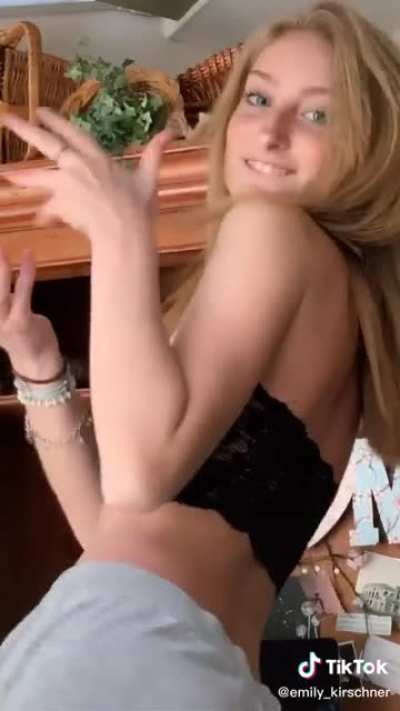 Midriff queen