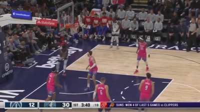 [Highlight] Anthony Edwards splits the defense and throws down the double pump stuff for 18 points in 9 minutes!