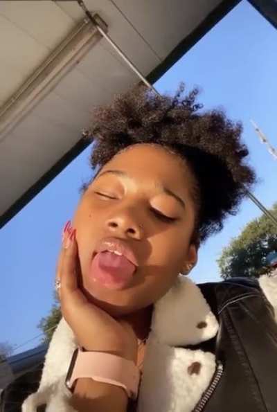 👅