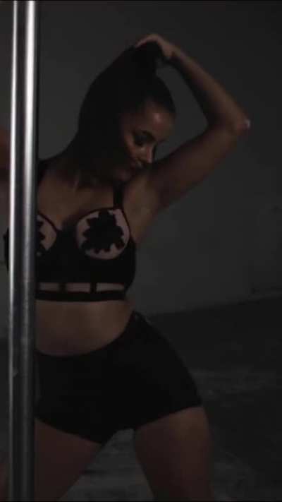 Barbara Palvin - Love Advent 2017 Pole Dance Vertical Edit