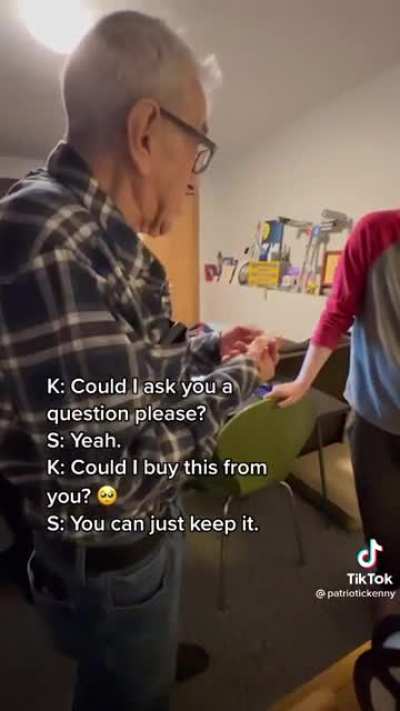 79yr old sees a 3D printer for the first time