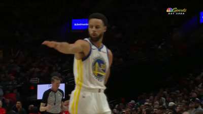 [Highlight] Steph Curry throws the 360 behind-the-back pass to Moses Moody for the 1-handed Jam after Jonathan Kuminga & Trayce Jackson-Davis combined for the steal