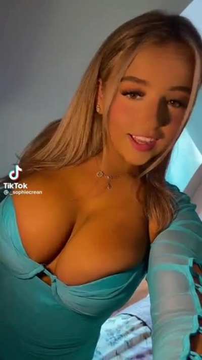 Jiggling blondie