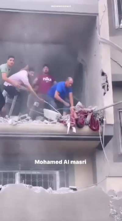 The occupation bombed a house on the heads of its residents in Khan Yunis