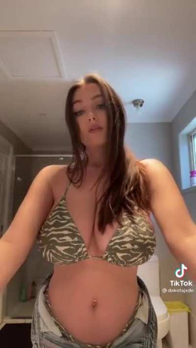 What a incredible juicy slut 🤤