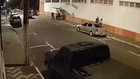 QUE VIDEOZAO, o cara foi agredir a mulher e brotou gente de todos os lados pra ajuda-la e pra esmurrar esse agressor!