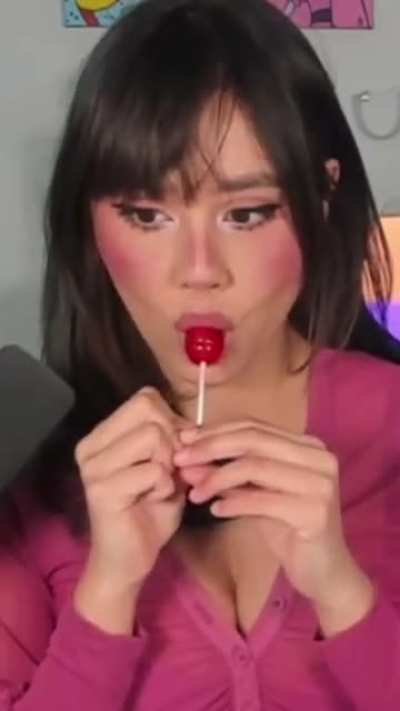 A little compilation of neeko sucking a lollipop 🥵
