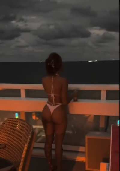 That perfect ass🍑😍<wbr>🔥🤤