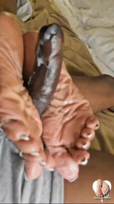 Sexy ole granny 👵🏾 uses lethal toe grip to please her client 🍼💦