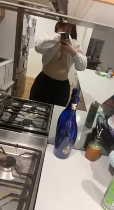 Dropping G’s like it’s nothing in the kitchen mirror
