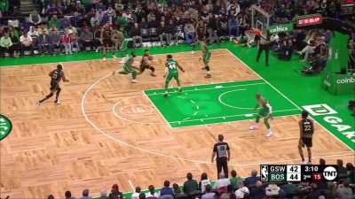 [Highlight] Steph Curry rerelocates for the three