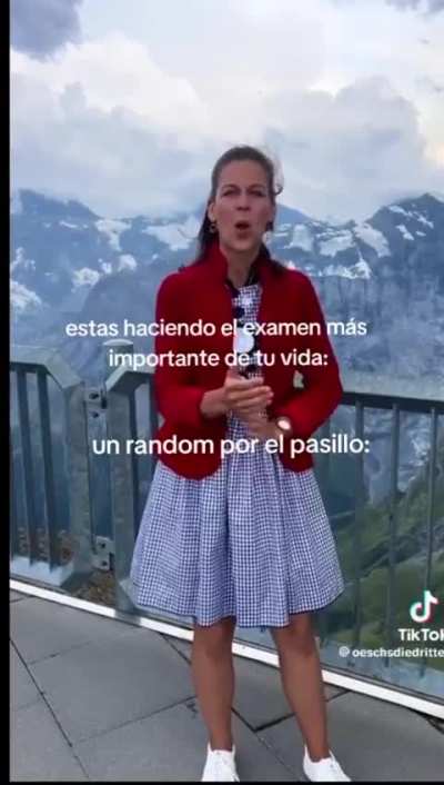 Una random en el pasillo 