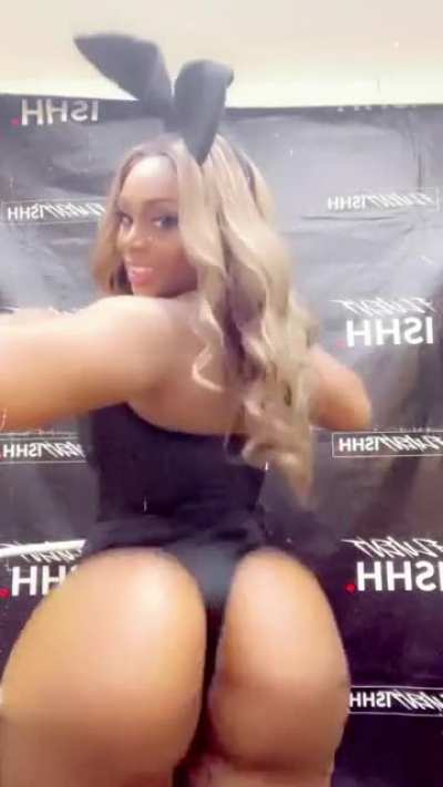 Mocha Meanass (@moc<wbr>hasom<wbr>elani<wbr>n_)