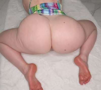 Phat ass and pretty feet