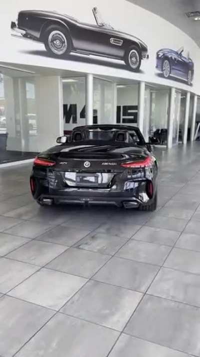 Factory Heritage badges on a Z4 M40i