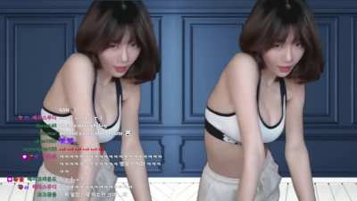 Berry dancing to Rollin by Brave Girls