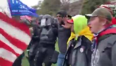Trump supporters PROTECTING the police yesterday in Washington DC: The Lamestream media won’t show you this.