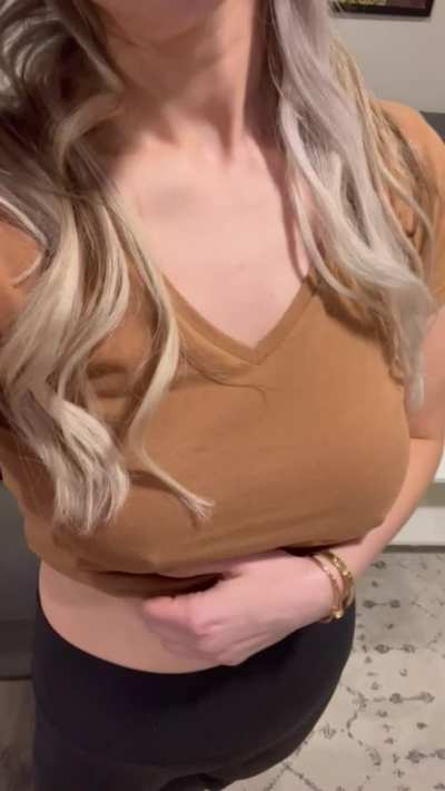 Be hones<wbr>t…sho<wbr>uld I stop showing off my milf tits?