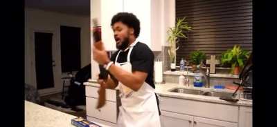 Tonio when someone comes into the kitchen without washing their hands: