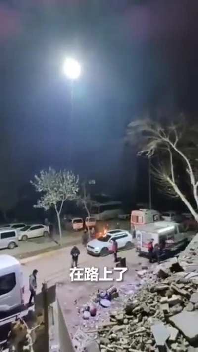 Chinese drones equipped with lighting and power through cable technology from Turkey currently provide lighting for an area of ~8000㎡ at night in the earthquake zones, allowing the extension of the rescue schedules