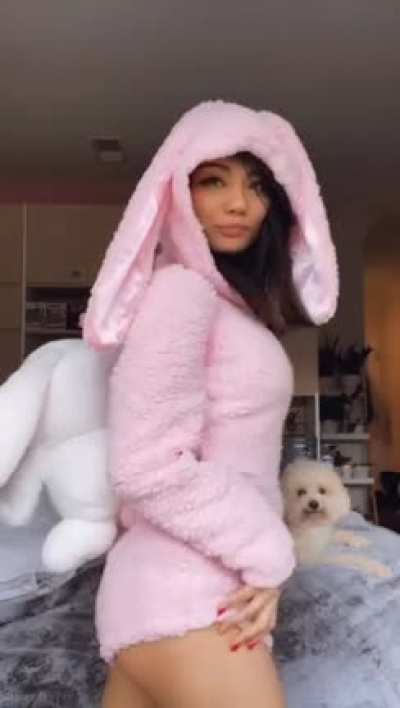 cute af and sexy as hell, one of my new favourite girls