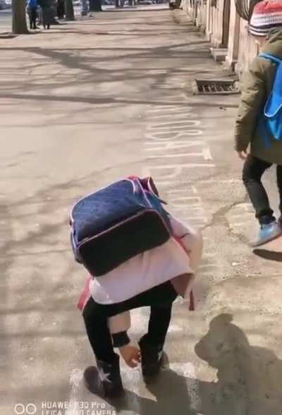 How do you say: Tuck and roll in Russian?