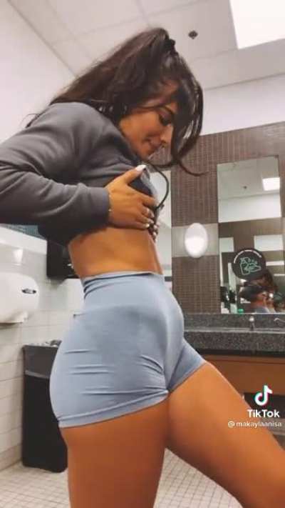 Fit girls are something else 😍