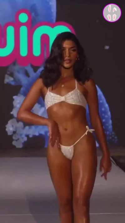 Ariel Adriana