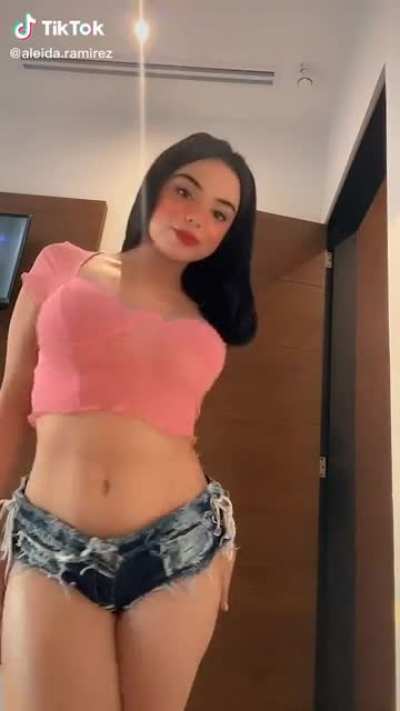 Juicy latina booty🍑