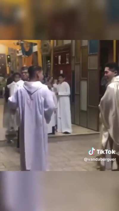 Em nome do ( insira aqui uma onomatopeia de sua preferência )
