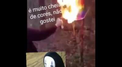 (Levem na brincadeira pô '-' se vc zoam os héteros agente tbm pode zuar os lgtvs4kfullhd++)