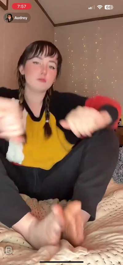 Dancing toes form live today