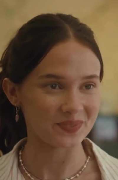 Cailee Spaeny is looking so hot in her new show
