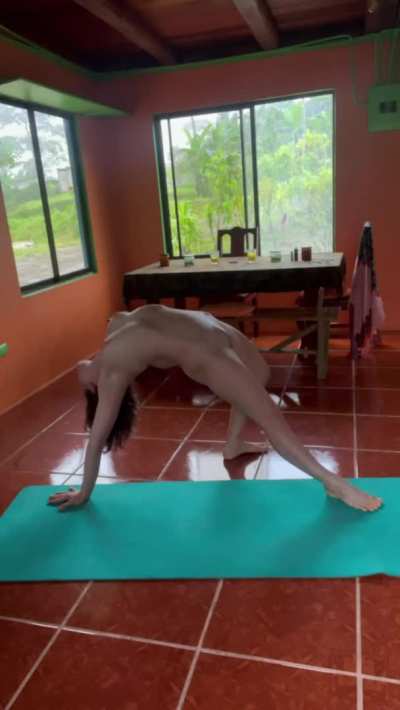 Making these yoga gains. [F]
