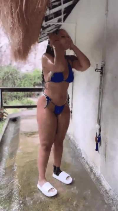 Chloe 👙