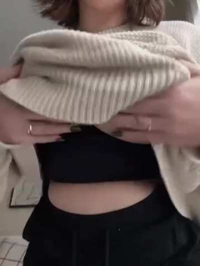 chubby slut who loves showing off her holes ♡ chat with me and get a dick rate as well! there’s no ppv, and i post full length content!!
