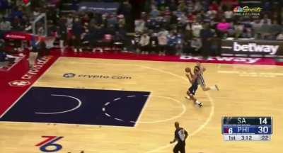 [Highlight] Charlie Brown Jr. finishes the and-one for his first basket as a Sixer!