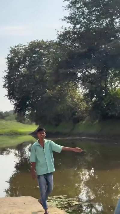 A boy from Biaora, Madhya Pradesh started cleaning an entire river alone
