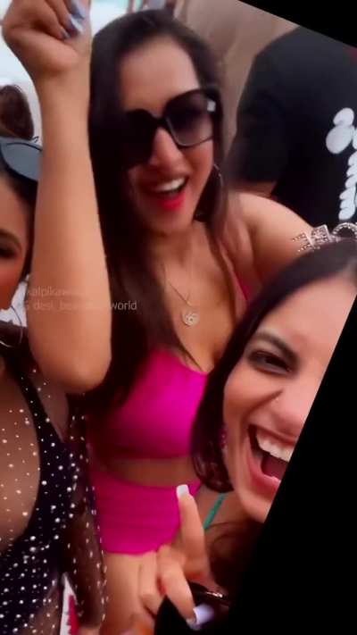 NRI beauty Arpita Saha sizzling armpit and cleavage show in bikini IG sahaarpita