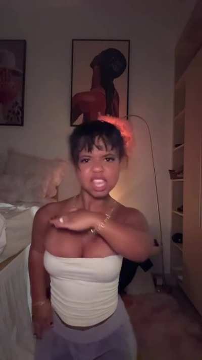 Ivy Angst | TikTok (11.3.25)