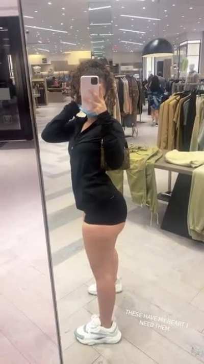 Dem thighs 🤤🤤
