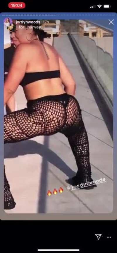 😛