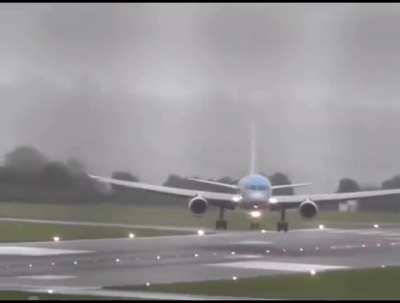 A skilled pilot landing diagonally in 40 knot wind
