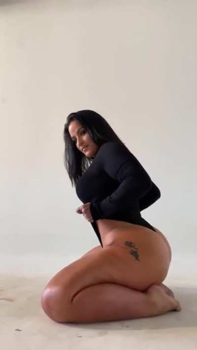 A man only needs a name....who is she? First one to tell me ill get u her folder (if we have it)