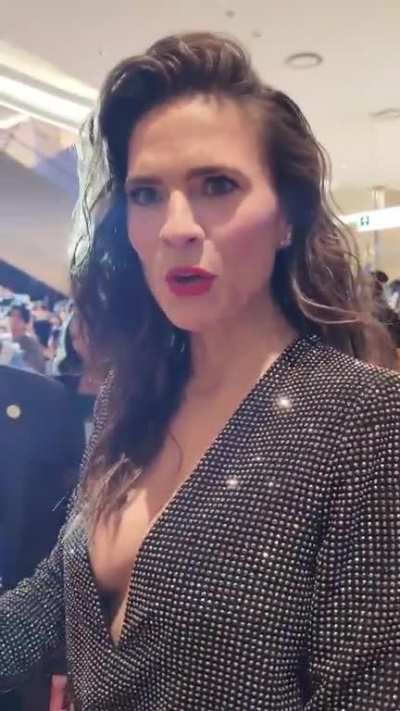 Hayley Atwell in Seoul, up close.